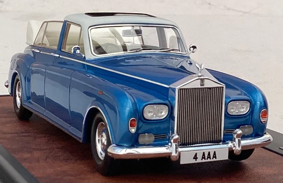 Matrix Models 1973 Rolls Royce Phantom VI Landaulette Blue/White - Image 2 of 4