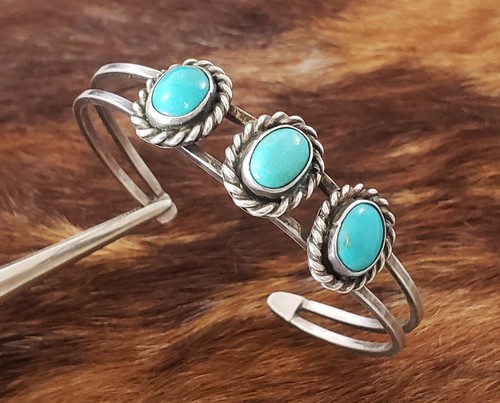 Vintage Ladies Navajo Sterling Silver 3 Stone Turquoise Petite Cuff Bracelet - Picture 2 of 5