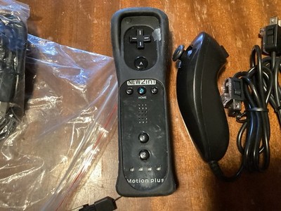 2in1 Nintendo Wii /Wii U Built in Motion Plus Game Remote Controller, 2 Nunchuck