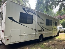 2004 32’ Four Winds Chateau Motorhome