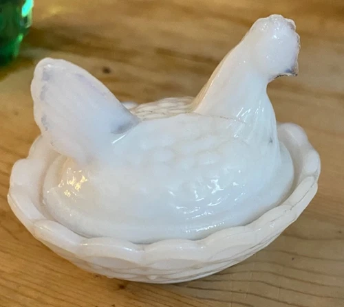 Vintage Westmoreland milk glass hen on nest mini