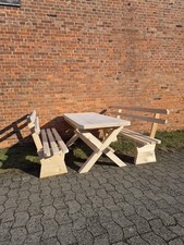 Massive Garten-Sitzgruppe aus Holz – Tisch & Bänke, handgefertigt