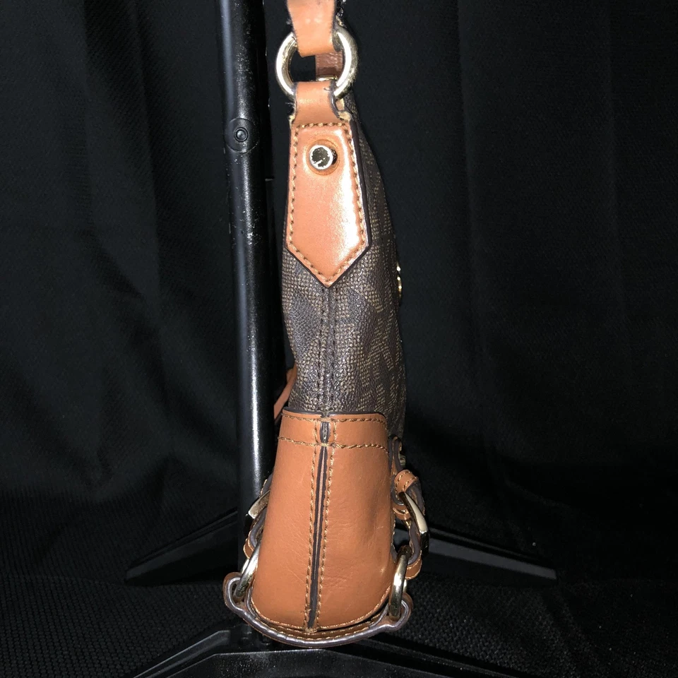 Bolso Bandolera Michael Kors Mujer MK Monograma Hebilla Cartera Cuero Dorado Dije Foto 2 de 4