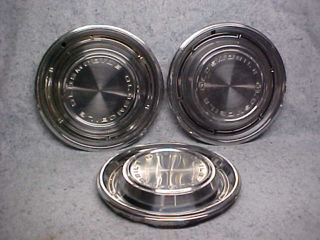 1968 OLDSMOBILE HUBCAPS