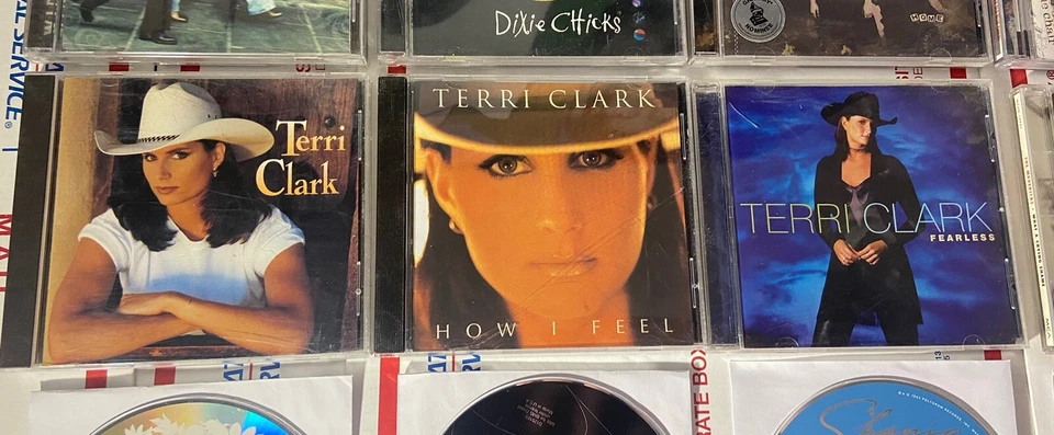 Lot of 13 Country CD's Dixie Chicks, Terri Clark, Trisha Yearwood, Kenny Chesney Foto 4 de 4
