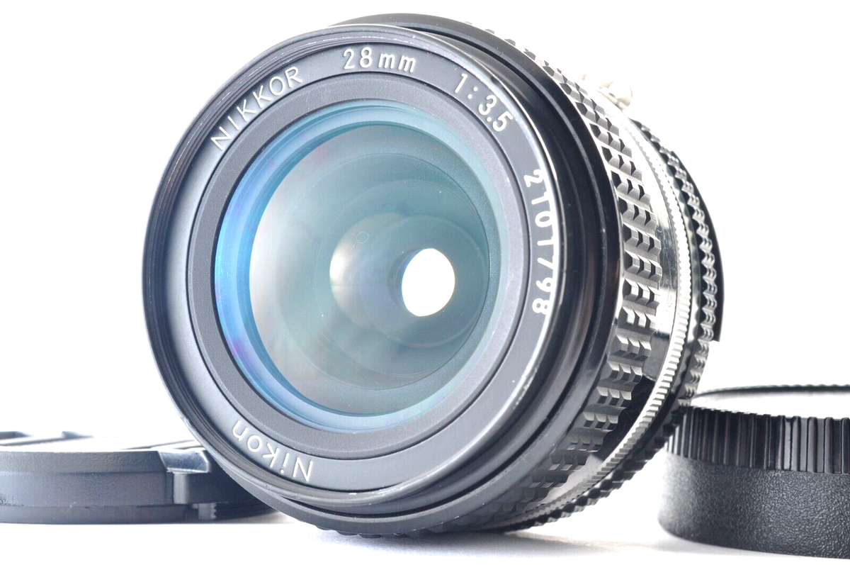 フード付き美品　Nikon Ai-s AIS Nikkor 28mm f/3.5 Nikon Ai-s Nikkor 28mm f/3.5 MF Lens w/ Caps Near Mint Wide