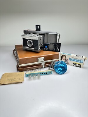 Vintage Polaroid Model J66 Land Camera With Leather Case flash bulbs  UNTESTED