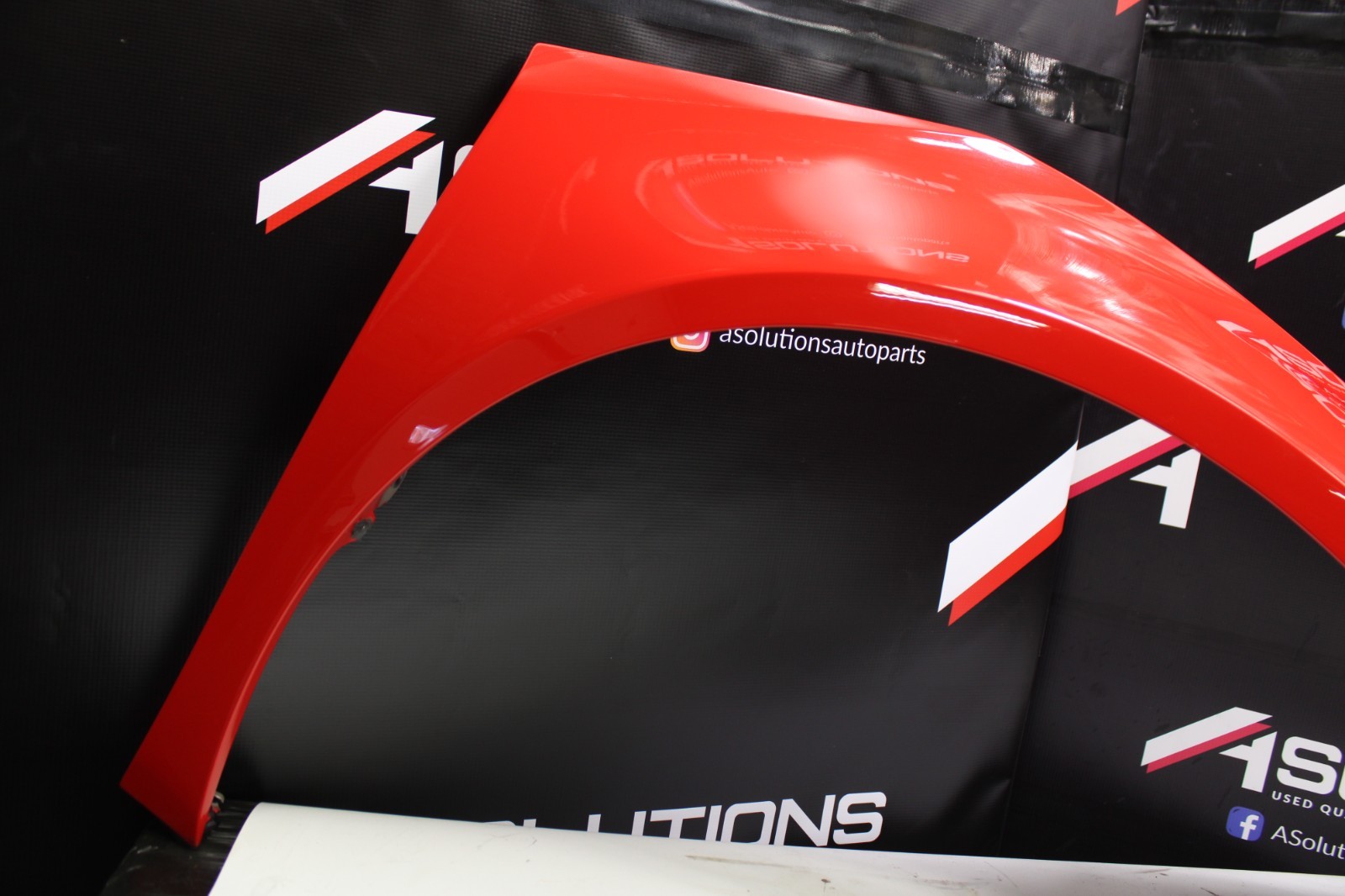 Lamborghini Huracan Coupe Right Front Fender RH 4T0821022D COLOR Z3M  **DAMAGE**