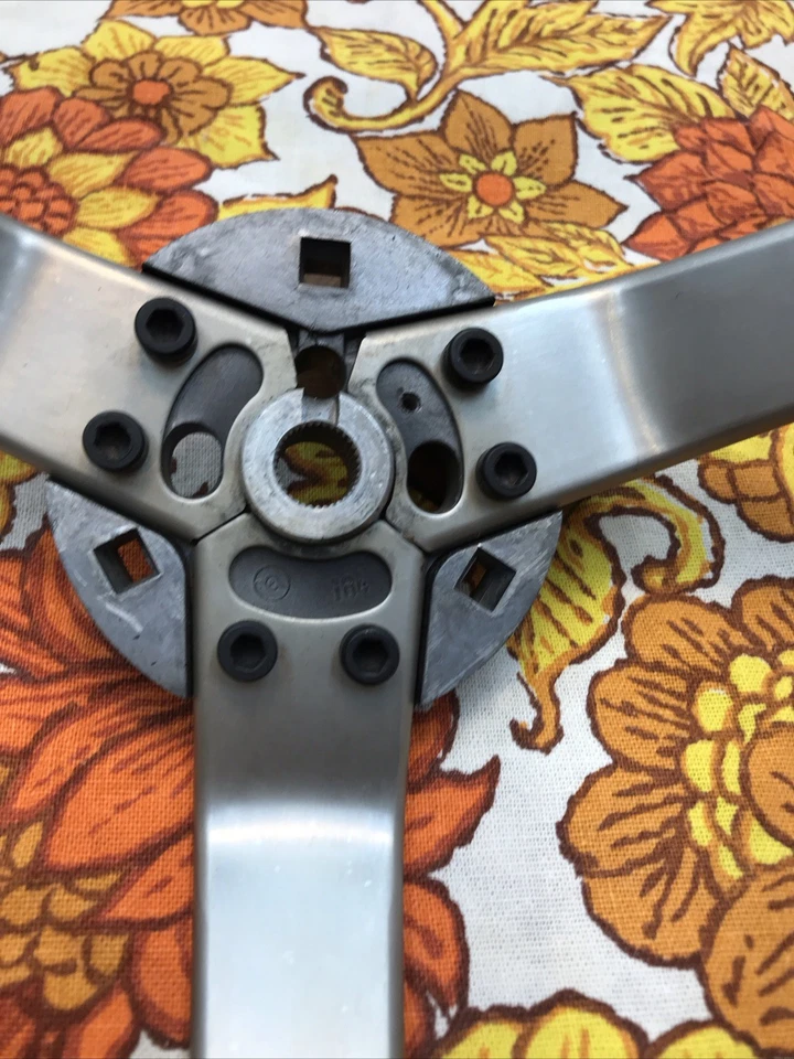 Volante Opel Petri 184 1969 Kadett B Rallye 69 cuero negro plata 1967 Foto 3 de 4