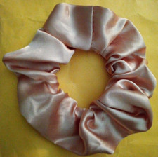 One Satin Scrunchie - Champagne Pink