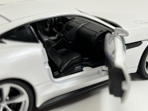 Jaguar F Type White LHD 1:32 Scale Light & Sound Tayumo 32110022 - Picture 6 of 9