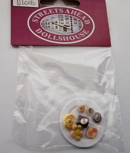 Bundle 6 x Streets Ahead Dolls House accessories, Food, Cleaning Groceries - Picture 2 of 6