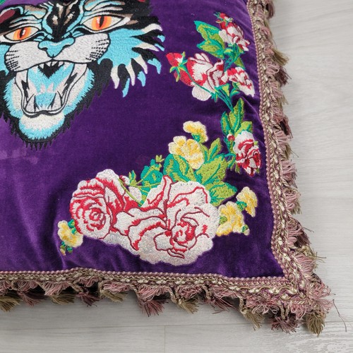 SADE NEW YORK Pillow 18"x18" Purple Velvet Tiger Cat Floral Embroidered Tassels - Imagen 5 de 14