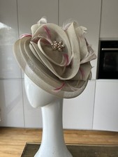 MOTHER OF THE BRIDE RACES FASCINATOR HAT HAIRBAND BEIDGE PINK FEATHERS BEADED 