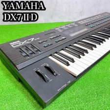 YAMAHA DX7II-D Digital FM Synthesizer 61-Key with Data Rom and Carrying Case