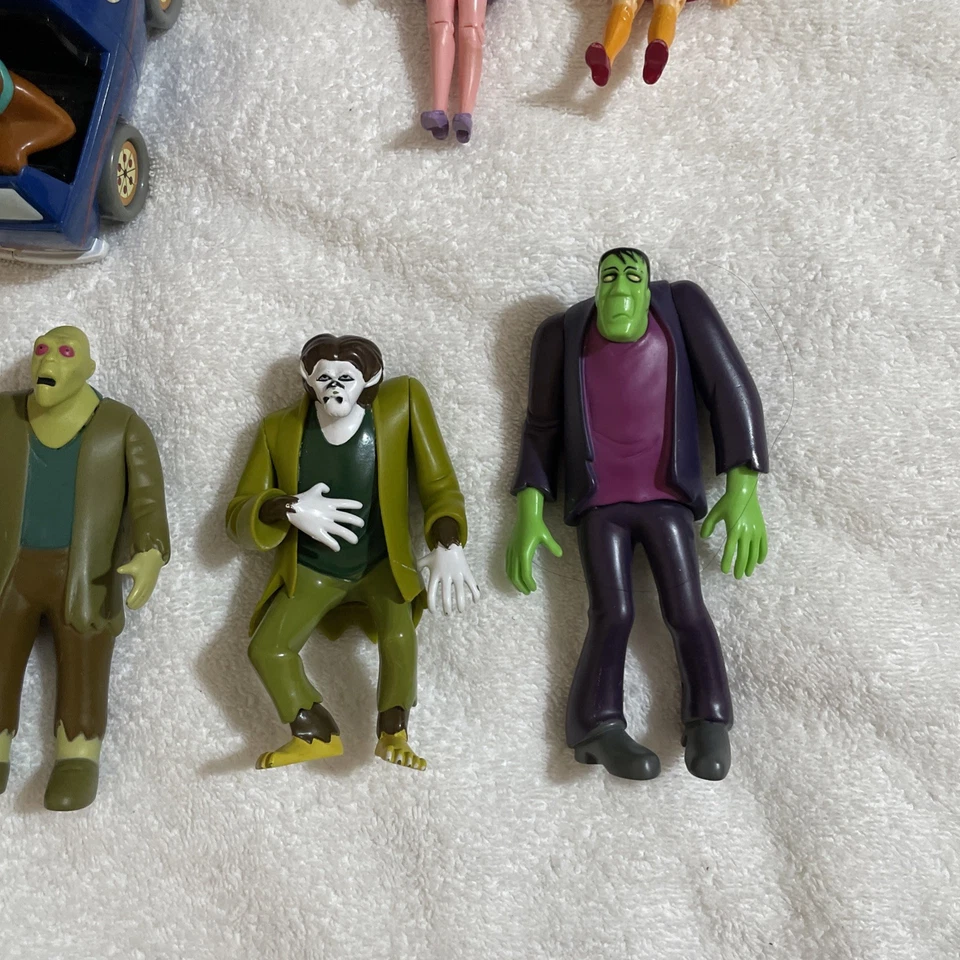 Scooby Doo Mystery Machine Toy Van And Mixed Figures - Image 4 of 4