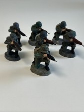 7 starych masowych żołnierzy figurki elastolin lineol styl wehrmacht klęcząc z maską gazową