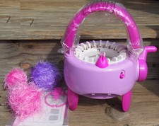 TOTALLY ME Brand SEW EASY Knitting Machine 97525 Ages 8  up Loom