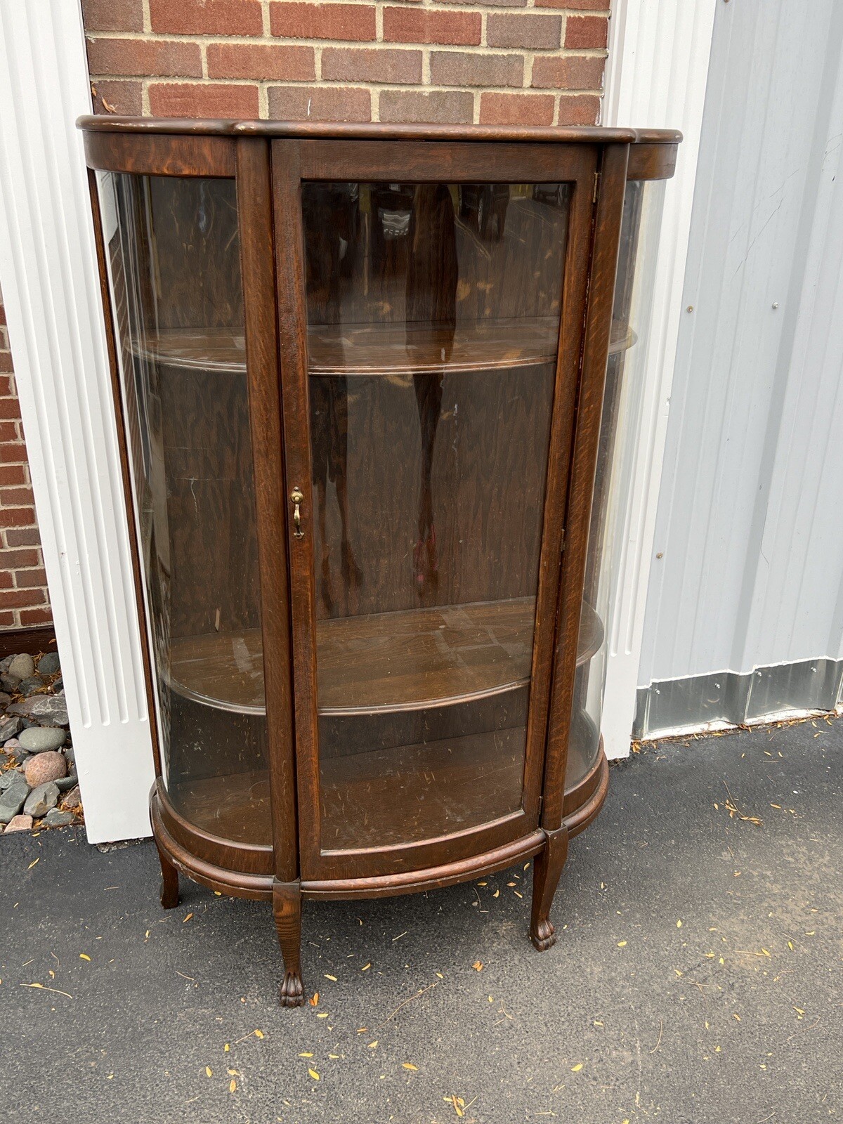 Vintage Curved Glass Display Matttroy