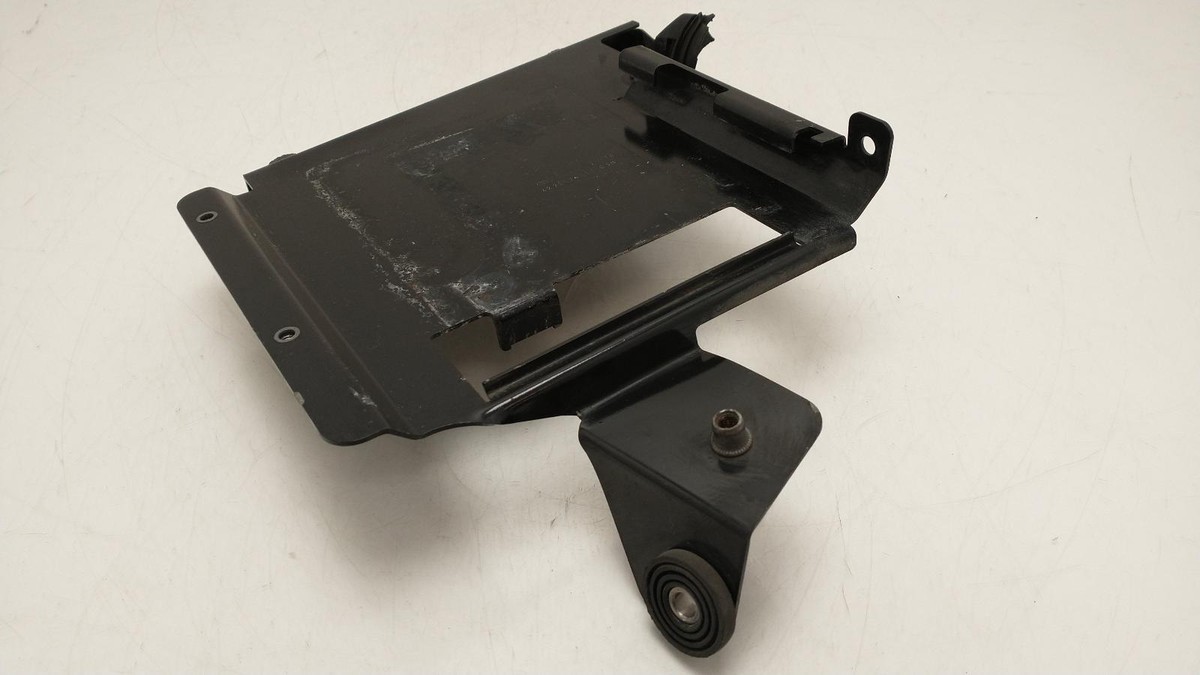 AUDI R8 PART NUMBER 427907461C (*) BRACKET | eBay 