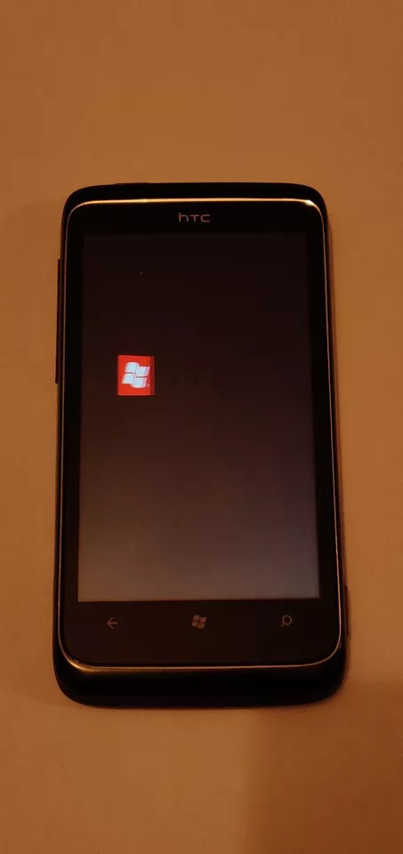 HTC 7 Trophy T8686 - 8GB - Windows 7.5 Touchscreen Black (Unlocked) Smartphone - Image 3 of 4