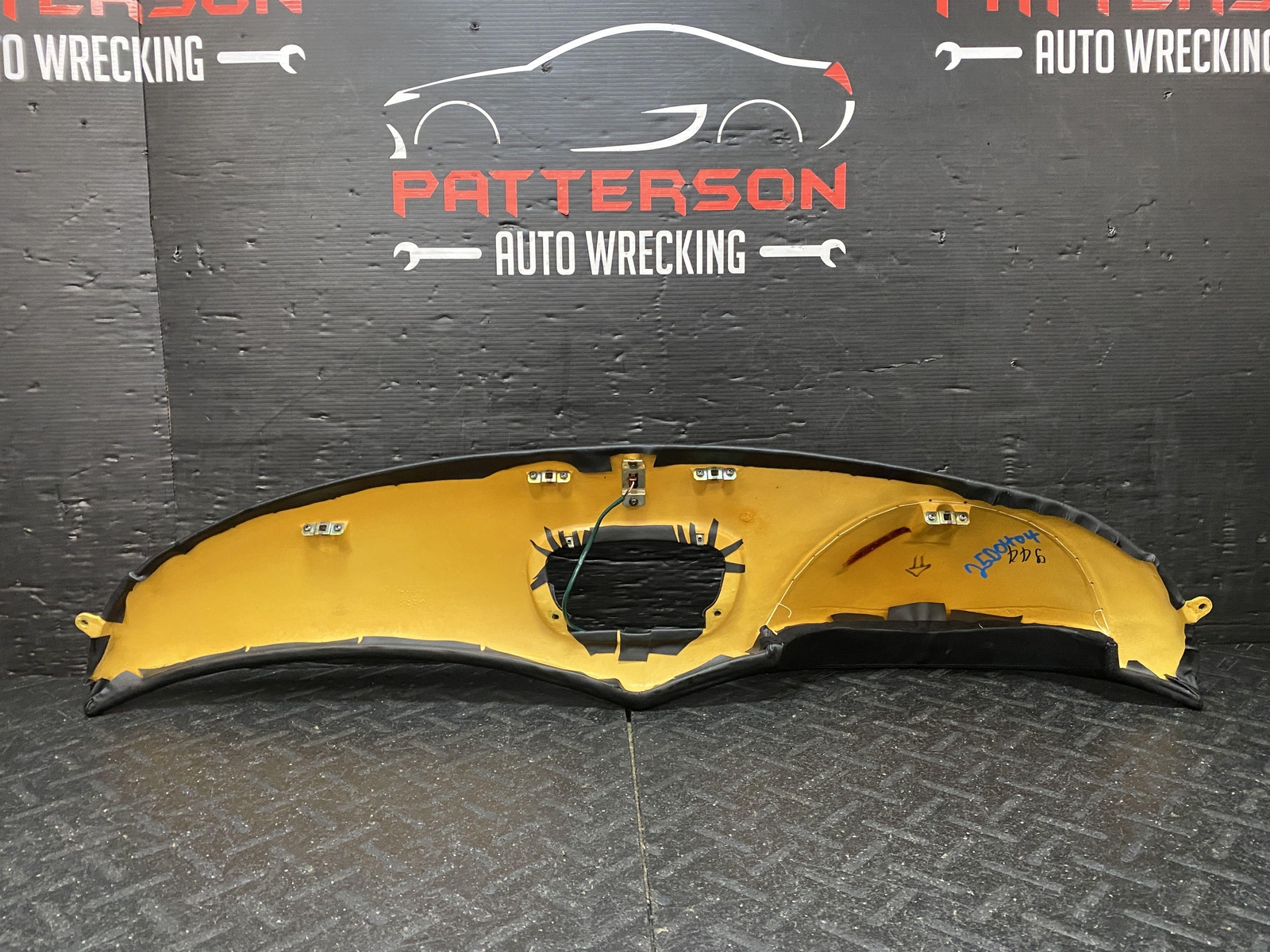 02-06 MASERATI SPYDER UPPER DASH PAD BLACK LEATHER