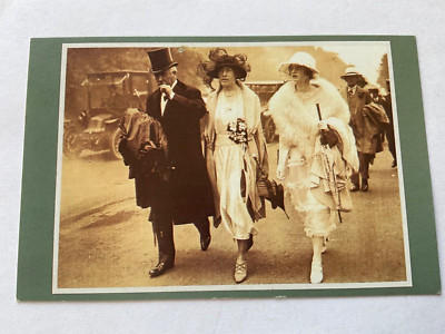 Postkarte 1921 Royal Ascot Ladies Fashion Day bei den Rennen Hüte Seidenstrümpfe