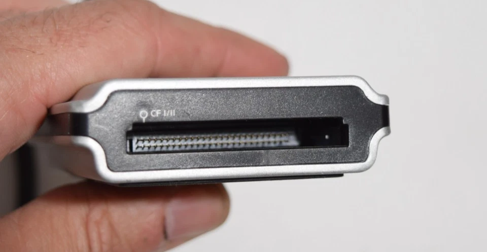 SanDisk Extreme Firewire Reader. Model: SDDRX4-CF  w/cable (#A001) - Image 2 of 3