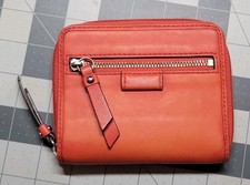 Cartera para mujer D20 Coach de cuero roja con cremallera ranuras para tarjetas logotipo acento