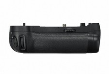 Nikon Multi-Power Battery Pack MB D17