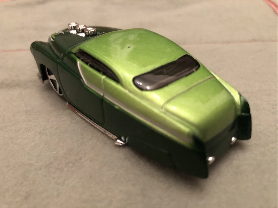 2003 Hot Wheels Very Rare 1949 Green Mercury Diecast 1/64 Excellent condition - Image 4 of 4