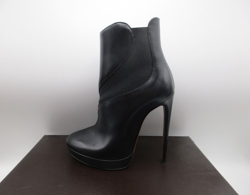 alaia platform boots