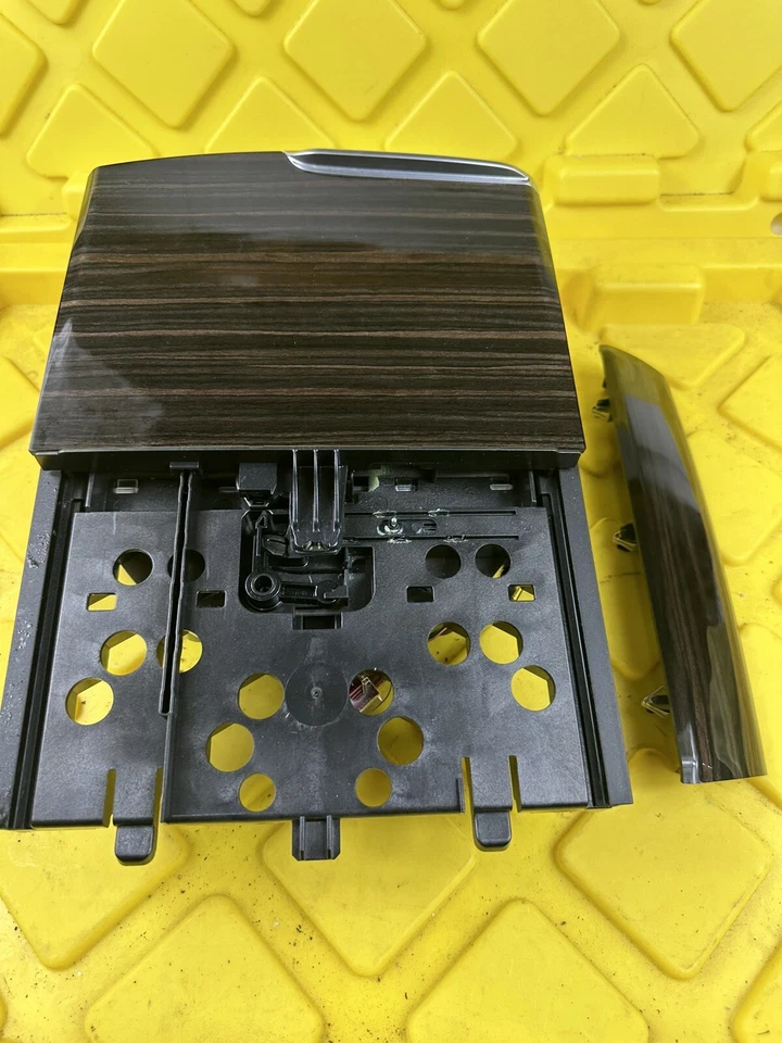 17-20 宝马 530I 540i 前中心控制台杯架托盘存储原始设备制造商 51166801508 — 第 3/4 张图片