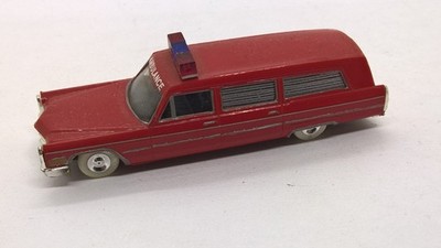 Praliné Cadillac Fleetwood Station Wagon rot Ambulance Feuerwehr USA V8 (53)