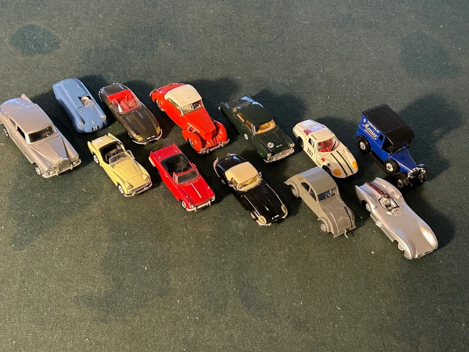 MINIATURES AU 1/43ème - 12 PIECES - ELIGOR, CORGI, CRESCENT TOYS... - Bild 1 von 1