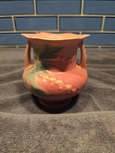Roseville Bleeding Heart Pink 1940 Vintage Art Pottery Ceramic Vase 138-4