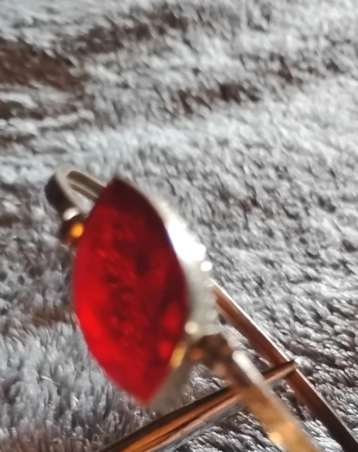 Brazalete ajustable de topacio de vidrio rojo enchapado en plata de ley 925 joyería Foto 4 de 4