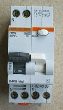 MERLIN GERIN 19289 INT. DIFFERENZIALE MAGNETOTERMICO 1P+N 25A 0,03A C-AC 6kA