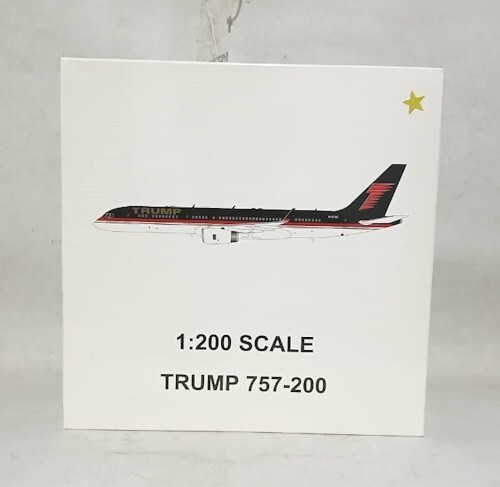 Trump 757-200 N757AF (Donald Trump's airplane during Presidential campaign 2020) - Picture 1 of 3