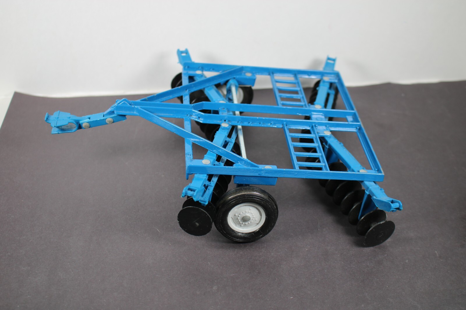Implement Raiser Blue ERTL Disc Cultivator Implement Trailer Tires Raise/Lower 1:16 LQQK ...