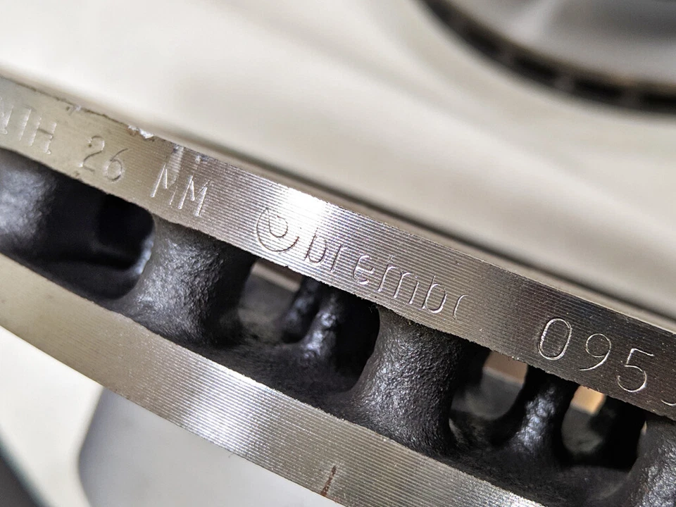 Par de rotores de disco de freno trasero Lamborghini Diablo VT Brembo 003233608 awitalian.com Foto 3 de 4