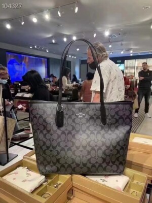 coach ♡ FIELD TOTE 22 IN SIGNATURE CANVAS WITH HEART PRINT (Coach