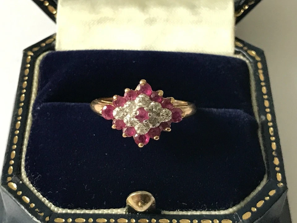 1991 Ruby Diamond Ring 9ct Gold Vintage Ruby Diamond Cluster Ring Size M - Image 2 of 4