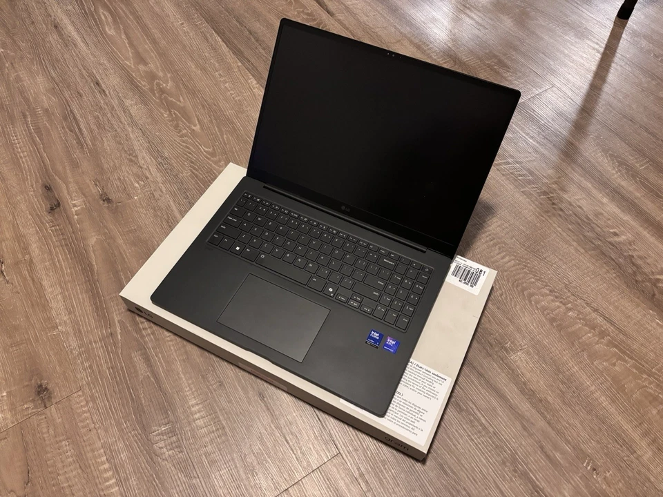 Ultrabook LG Gram 16 pulgadas Intel Core Ultra 7 Series 2 258V 32Gb RAM 2 TB SSD Foto 2 de 4