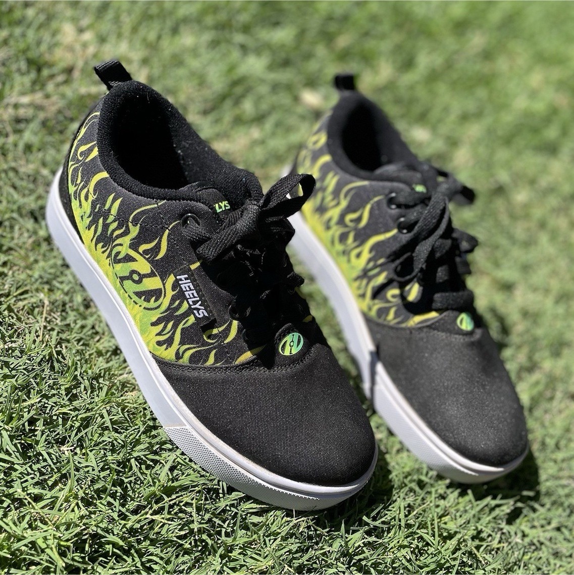 Heelys Green Flames Shoes Youth Size 5 *READ DESCRIPTION*