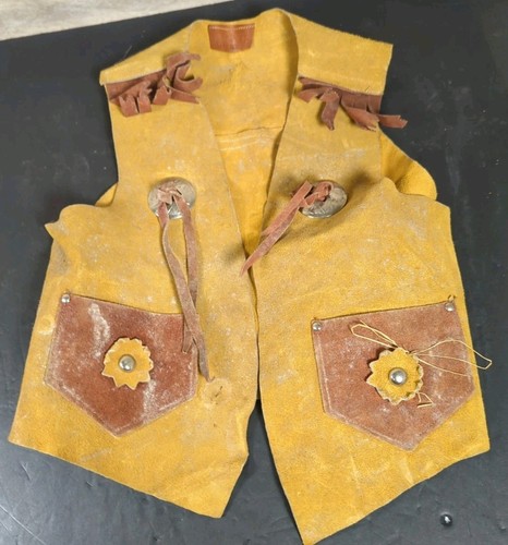 Vintage Boys Size Med Leather Cowboy Vest Textan Needs Cleaned Conchos Fringe - Picture 1 of 15