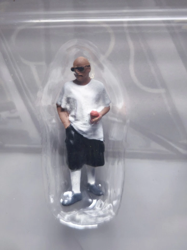 American Diorama 1/64 Curbside Crowd Figure Set (NG01) - Photo 4/4