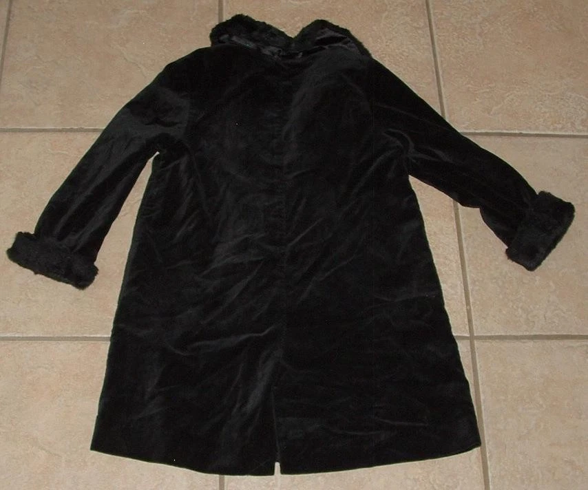 GYMBOREE Girls Sz 5 Embroidered Black Faux Fur Trim Lined Velvet Church Jacket - Image 4 of 4
