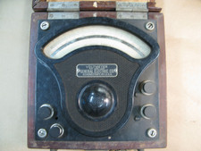 VINTAGE VOLTMETER GE Type P3 150/300v tested April 5, 1919, case broken a bit.