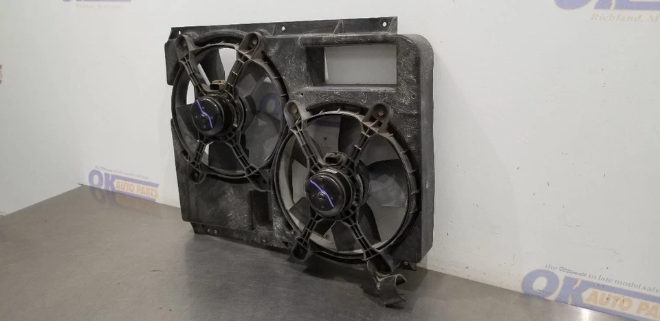 91 CHEVY CORVETTE C4 RADIATOR FAN ASSEMBLY Foto 3 de 4